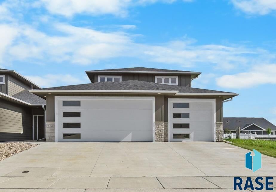 Property Photo: 212 E Ivy Rd SD 57064