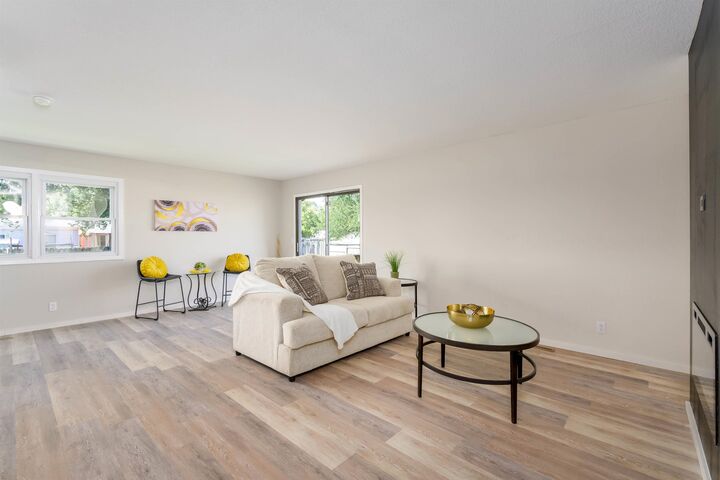 Property Photo: 3026 W Hadden Ave KS 67217-1328