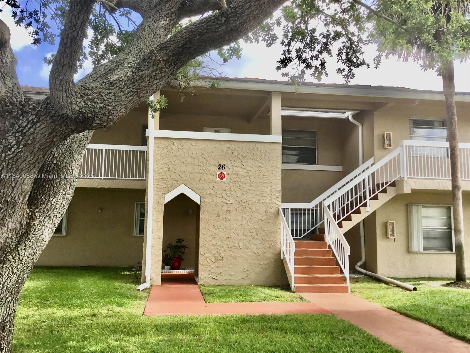 Property Photo: 9927 Twin Lakes Dr 9927 FL 33071