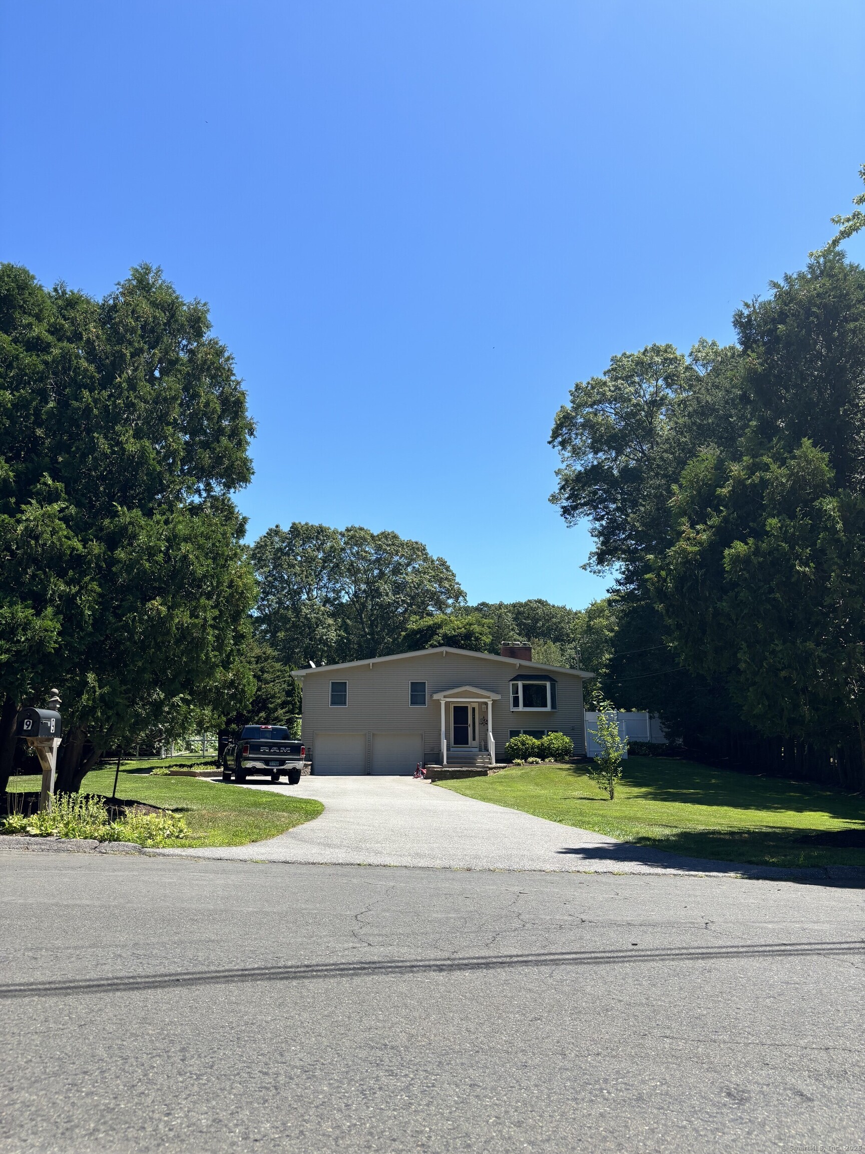 Property Photo: 9 Lantern Lane CT 06357