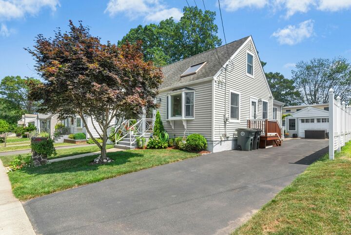 Property Photo: 18 Eastern Parkway CT 06460