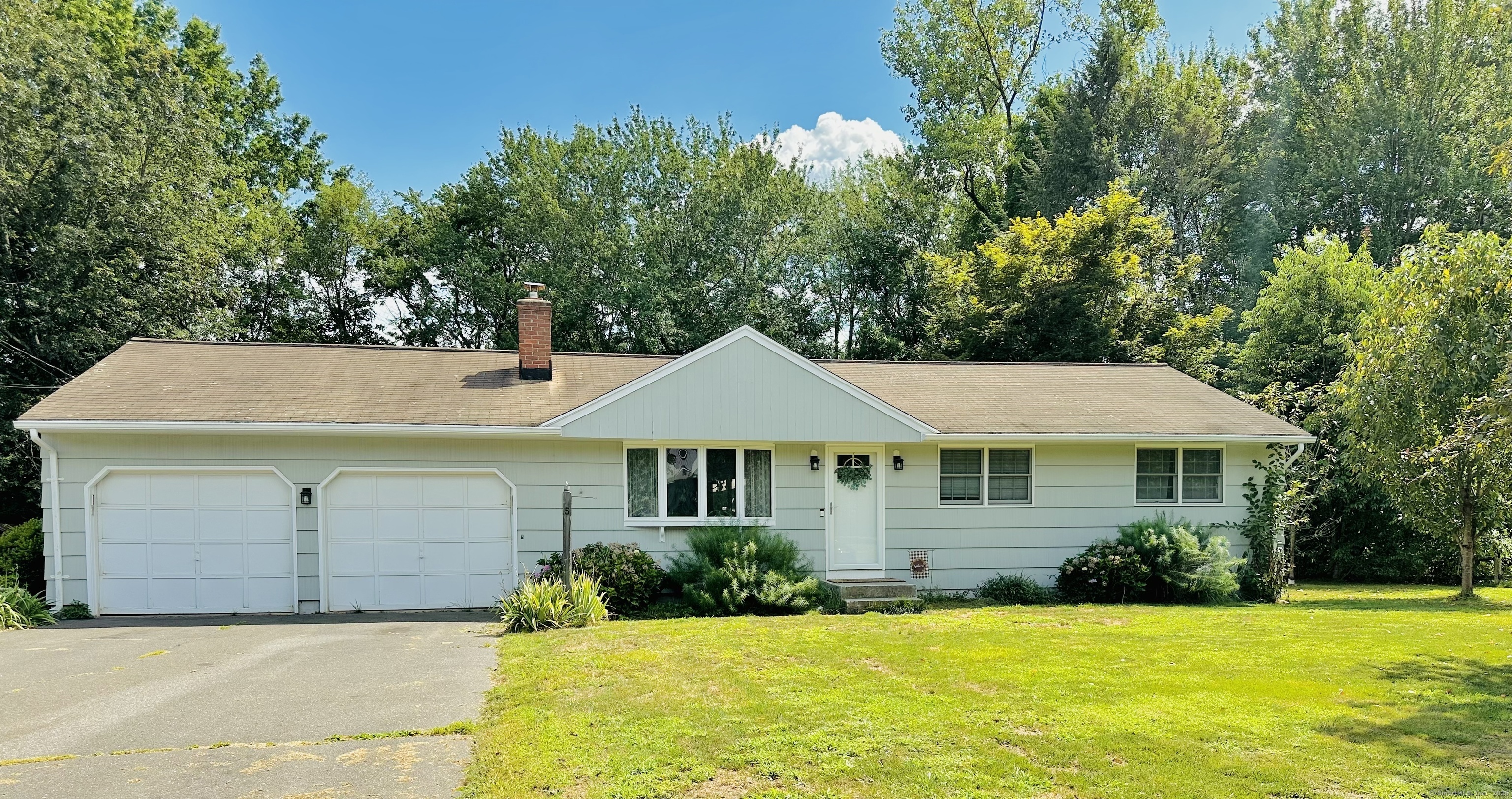 Property Photo: 5 Arwood Road CT 06032