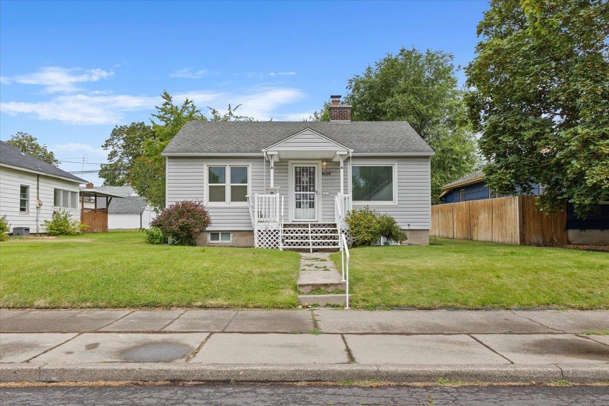 Property Photo: 4508 N Hawthorne St WA 99205