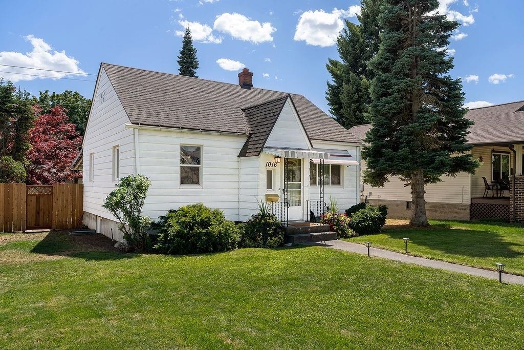 Property Photo:  1016 E Nebraska Ave  WA 99208 