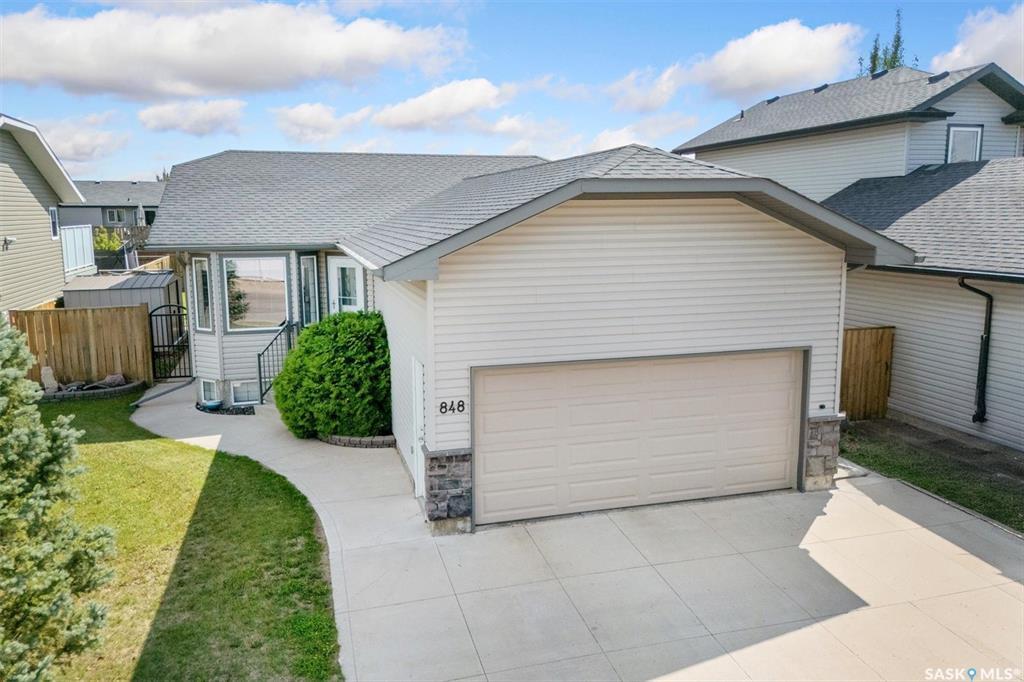 Property Photo: 848 4th Street S SK S0K 2T1