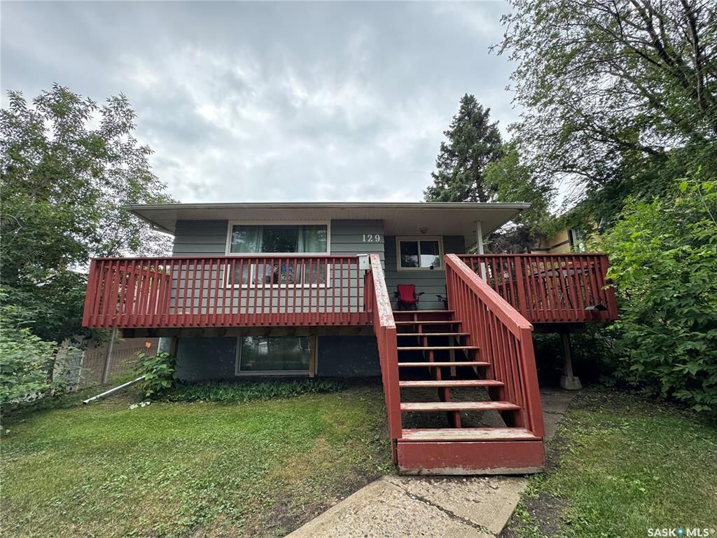 Property Photo:  129 19th Street E  SK S6V 1J3 