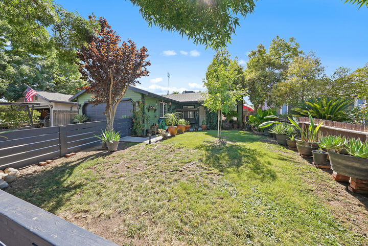Property Photo: 1271 Deer Creek Street CA 93274