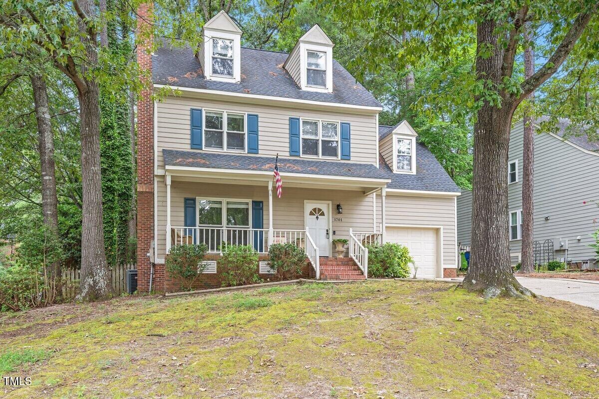 Property Photo: 1701 Point O Woods Court NC 27604