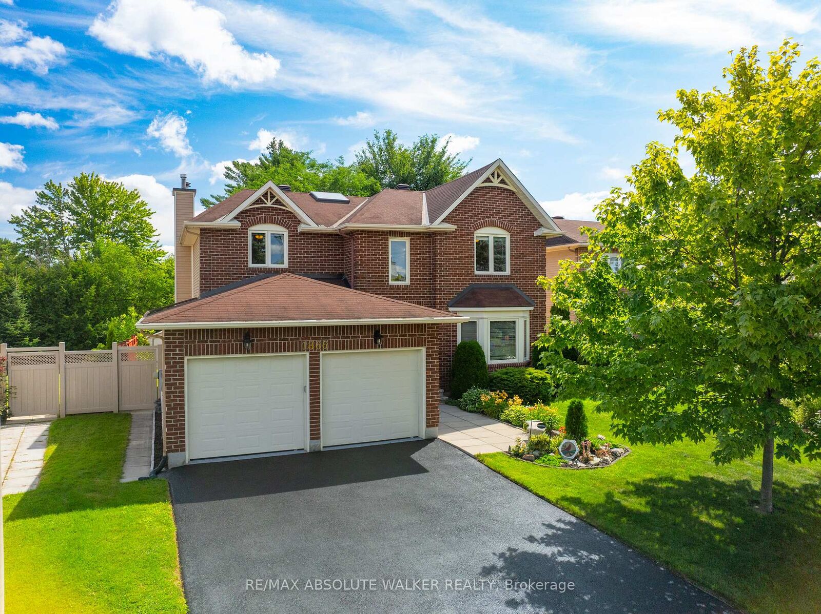 Property Photo: 1866 Robinwood Place ON K1C 6L7