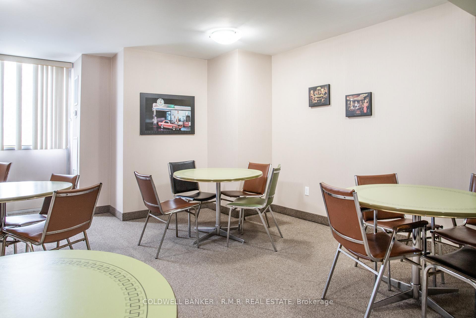 Photo de la propriété: 44 Falby Court 309 ON L1S 3L1