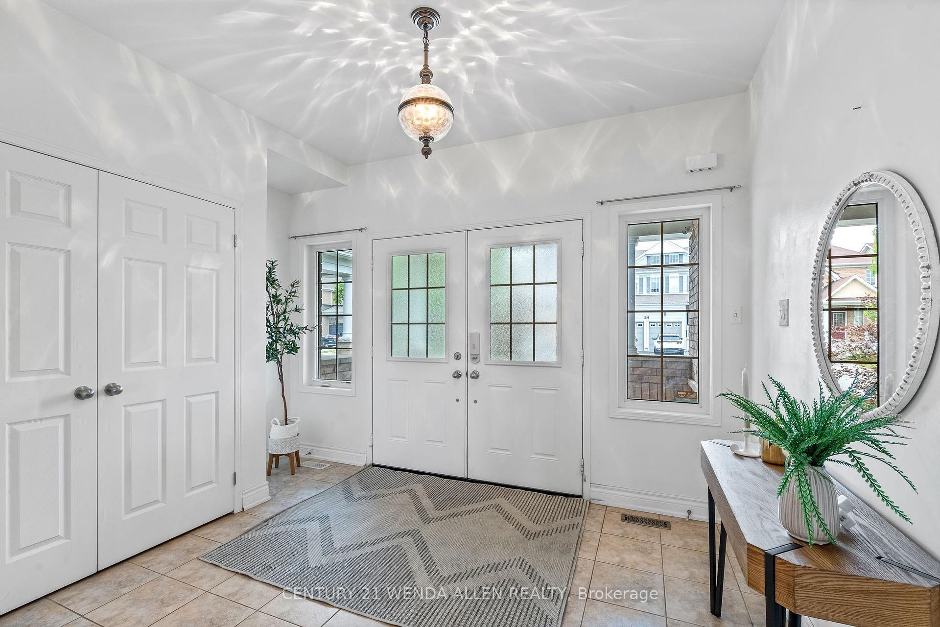 Photo de la propriété: 1752 Finkle Drive ON L1K 0H2