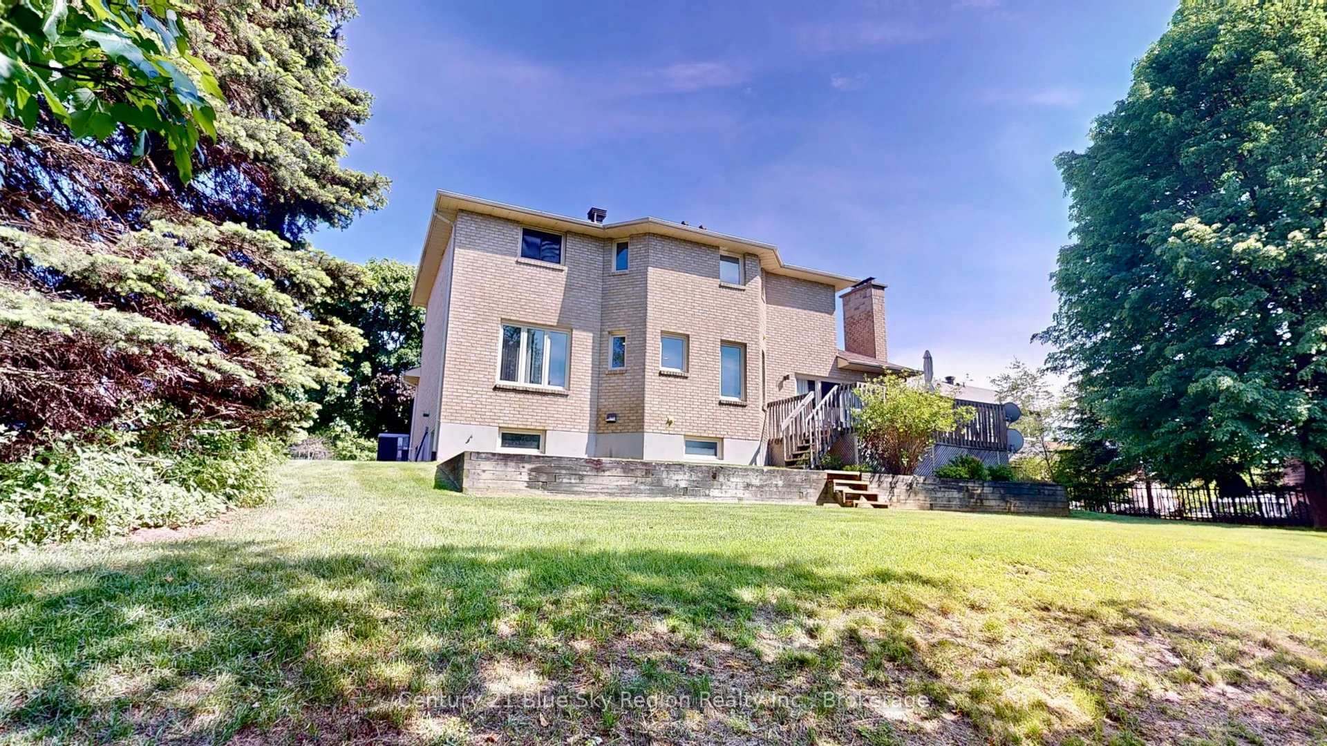 Photo de la propriété:  12 Vivyenne Court  ON P1A 4J2 