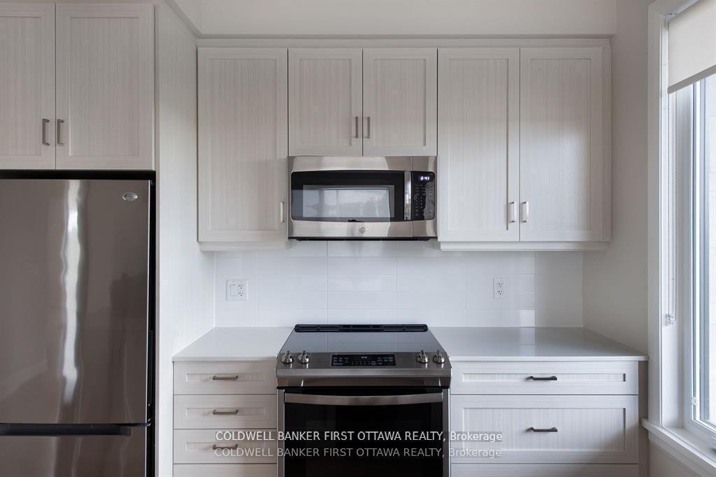 Property Photo: 130 Boundstone Way 101 ON K2T 0M7