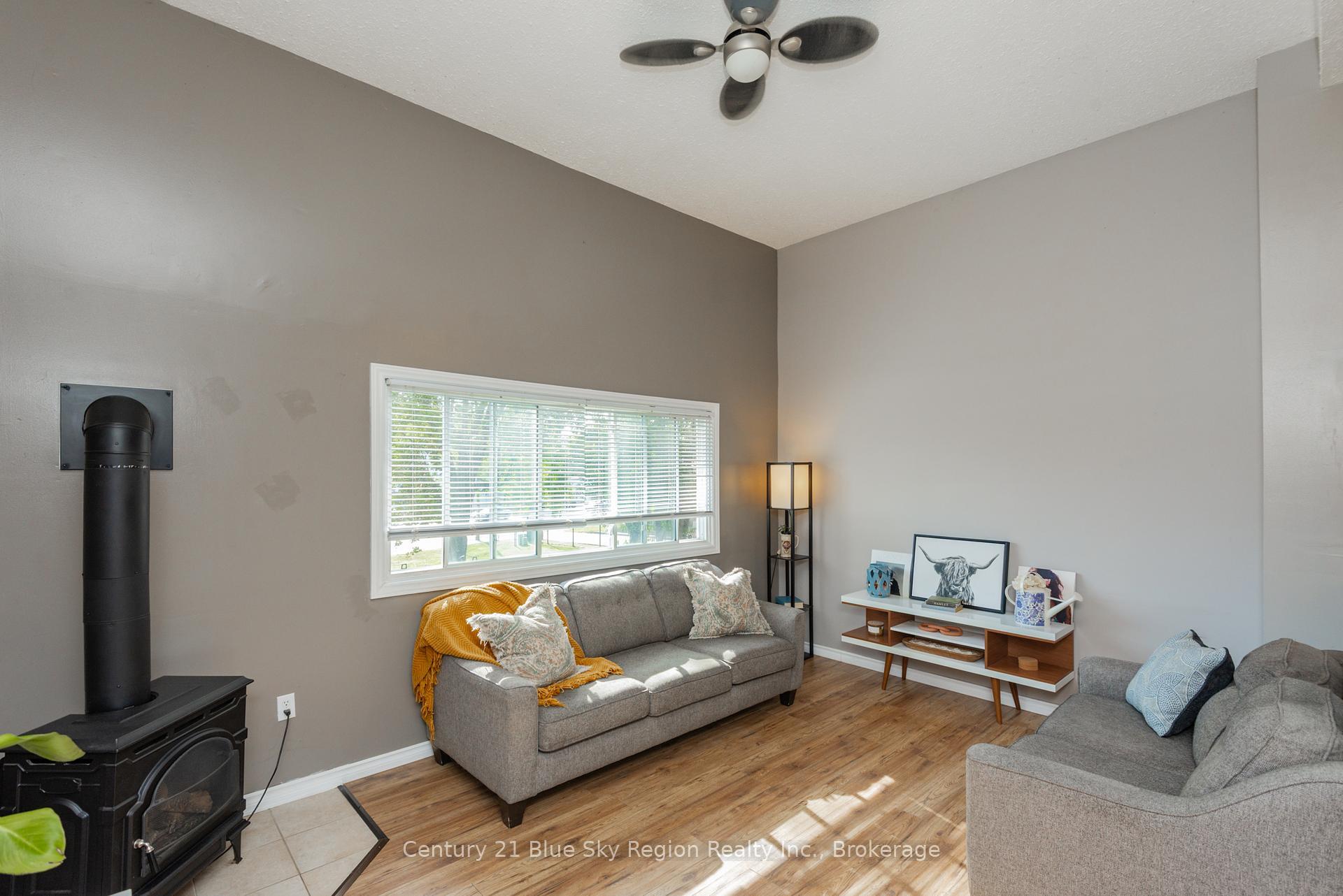 Property Photo: 644 Lakeshore Drive 5 ON P1A 3N6