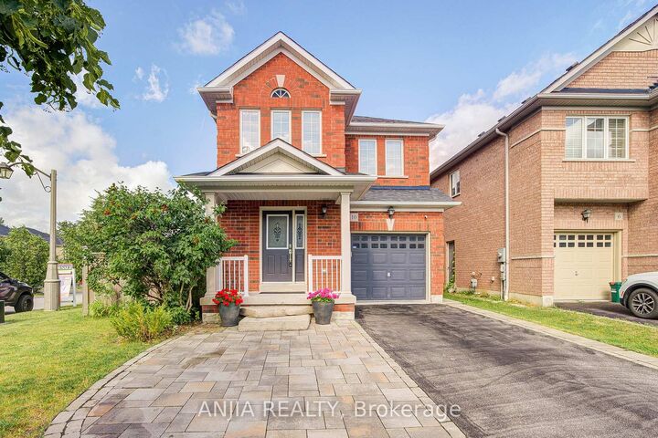 Property Photo:  10 Ida Jane Grove  ON L4A 0S3 