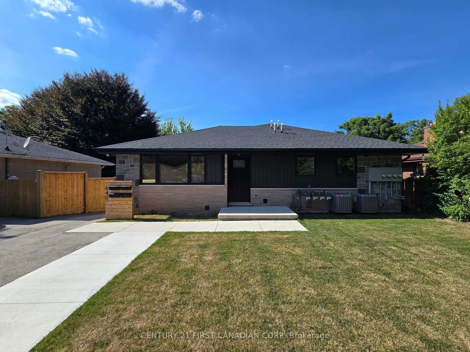 640 Victoria Street 2  London East ON N5Y 4C1 photo
