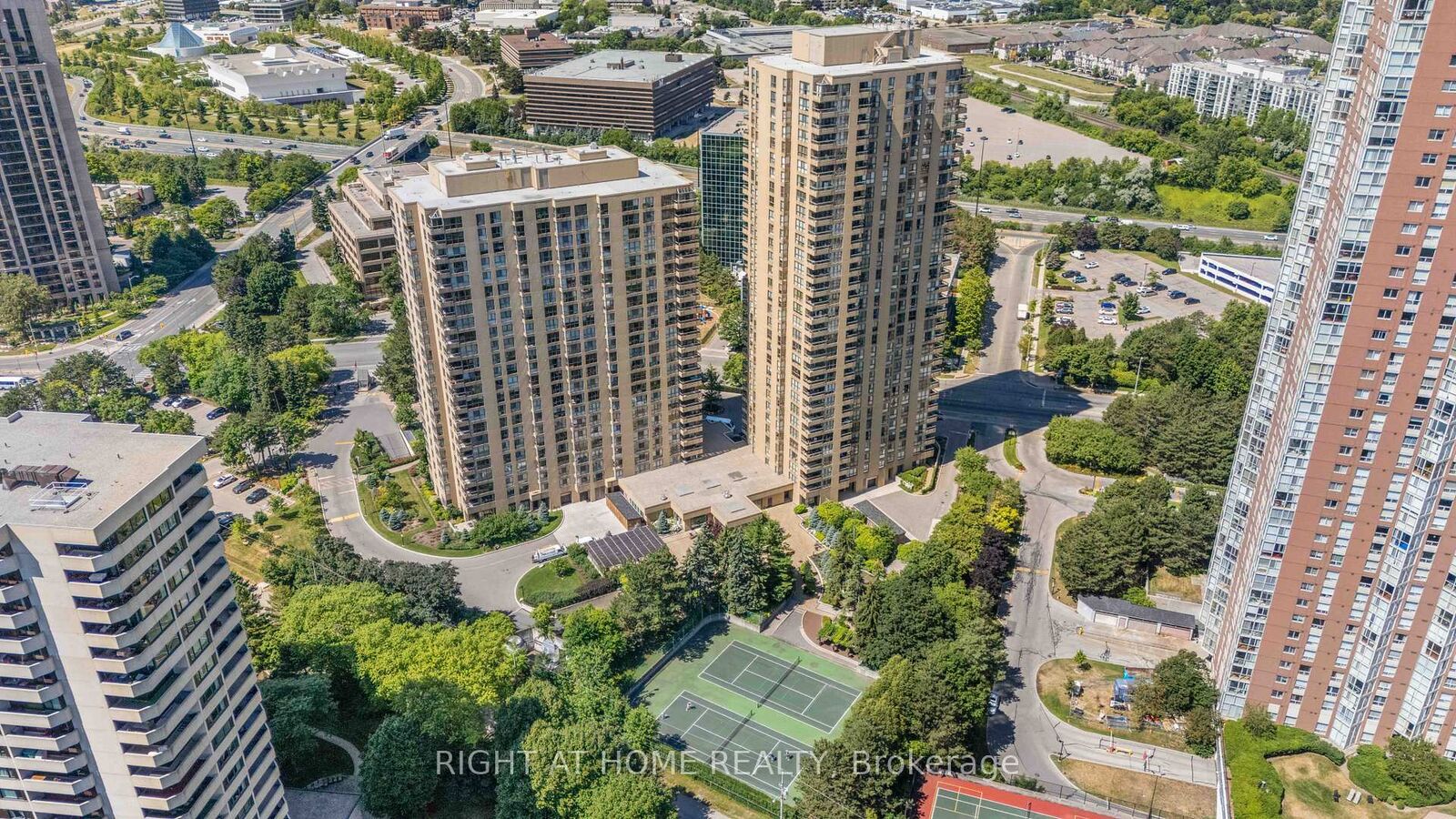 Property Photo: 3 Concorde Place 1503 ON M3C 3K7