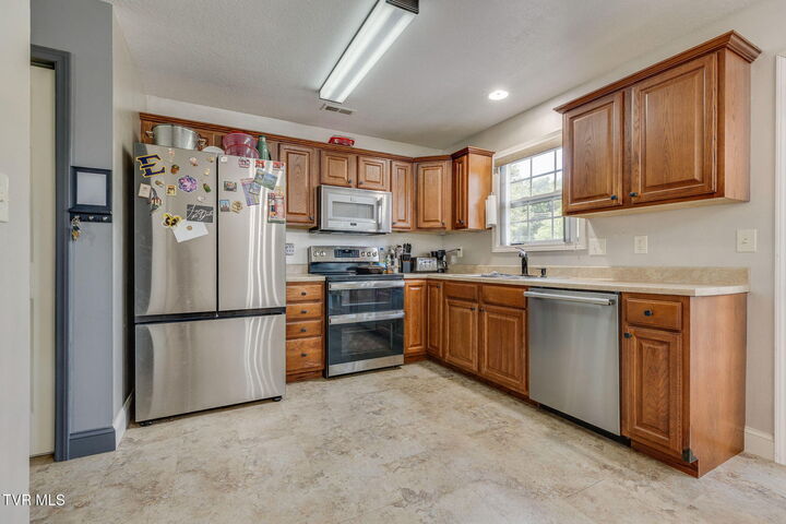 Property Photo: 516 Grays Pointe Court TN 37615