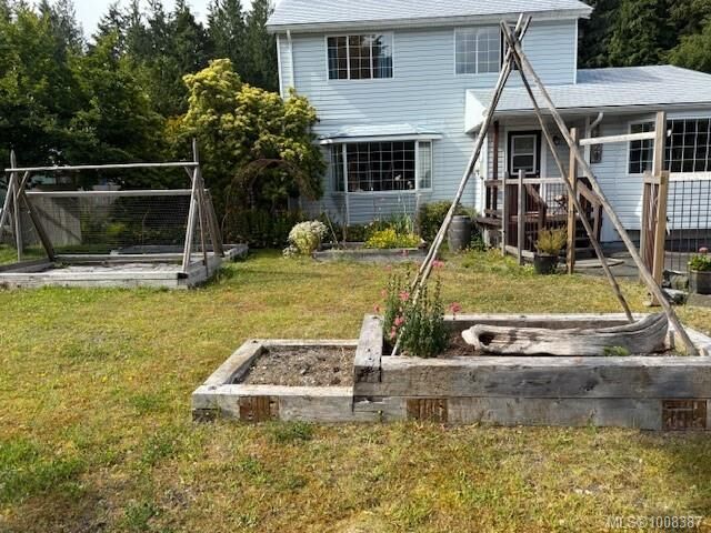 Property Photo: 4520 Byng Rd BC V0N 2P0