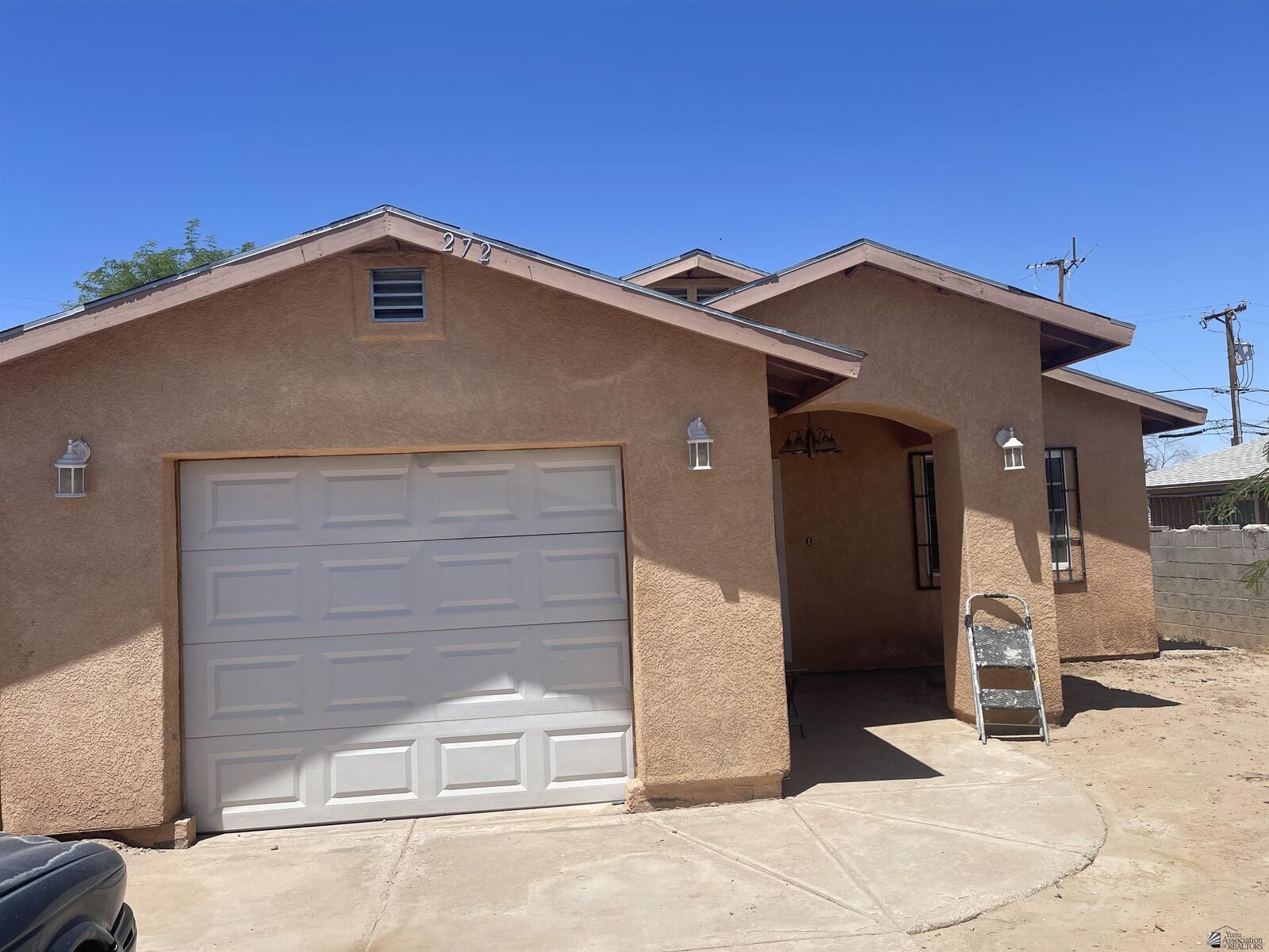 Property Photo:  272 S 7 Ave  AZ 85364 