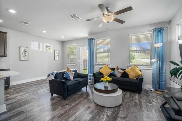 Property Photo: 7604 Grand Linden Way 18 TX 78744