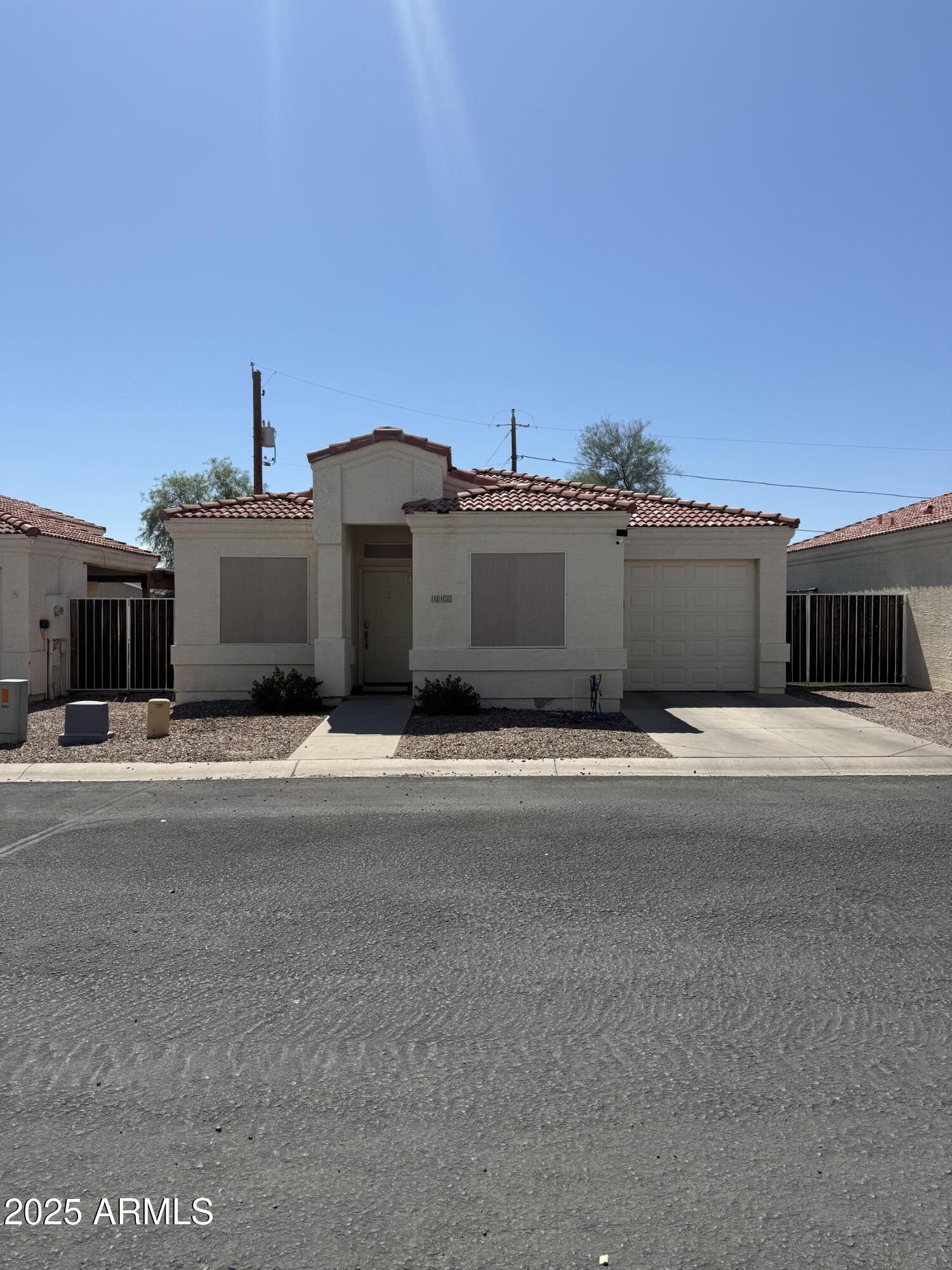 Property Photo: 116 N Warren Street AZ 85207