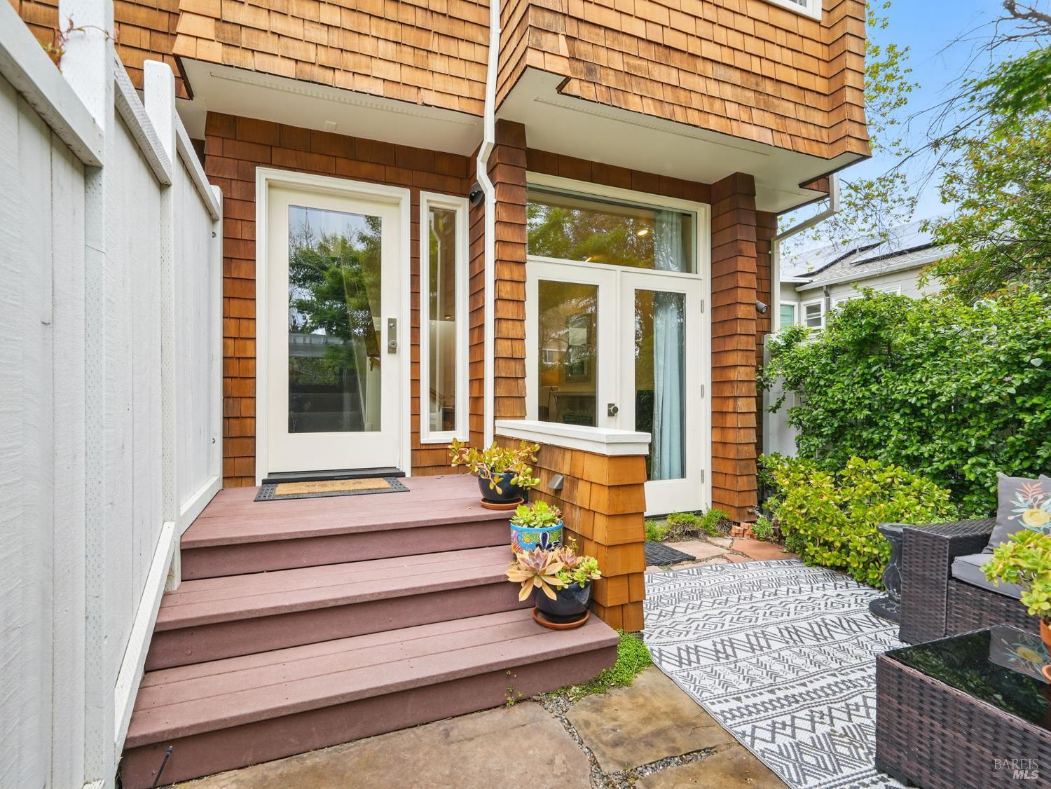 Property Photo: 76 Ross Avenue 4 CA 94960