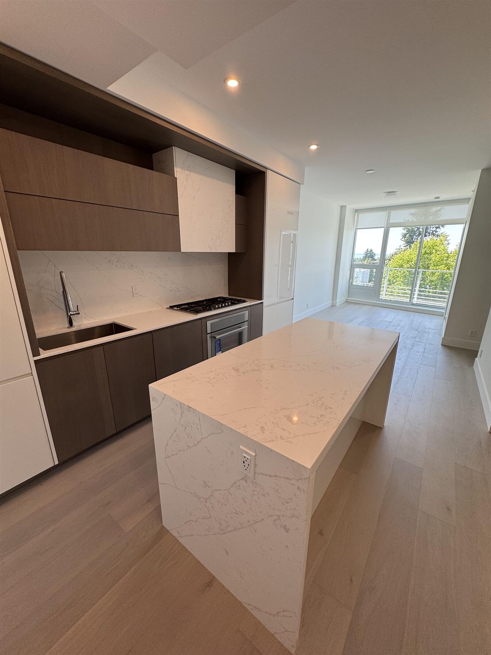 Property Photo: 1342 Johnston Road BC V4B 3Z2
