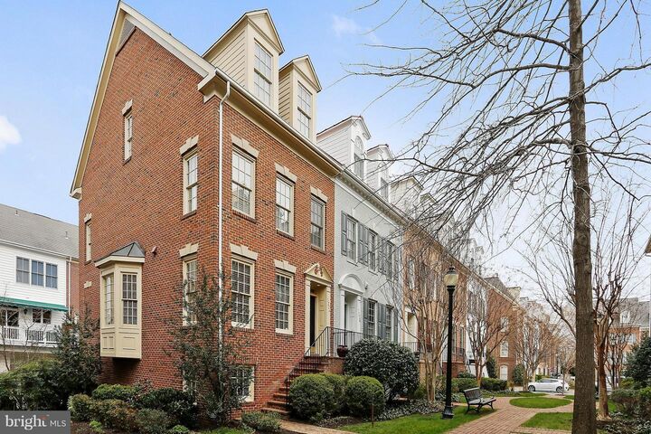 1224 Roundhouse Lane  Alexandria VA 22314 photo