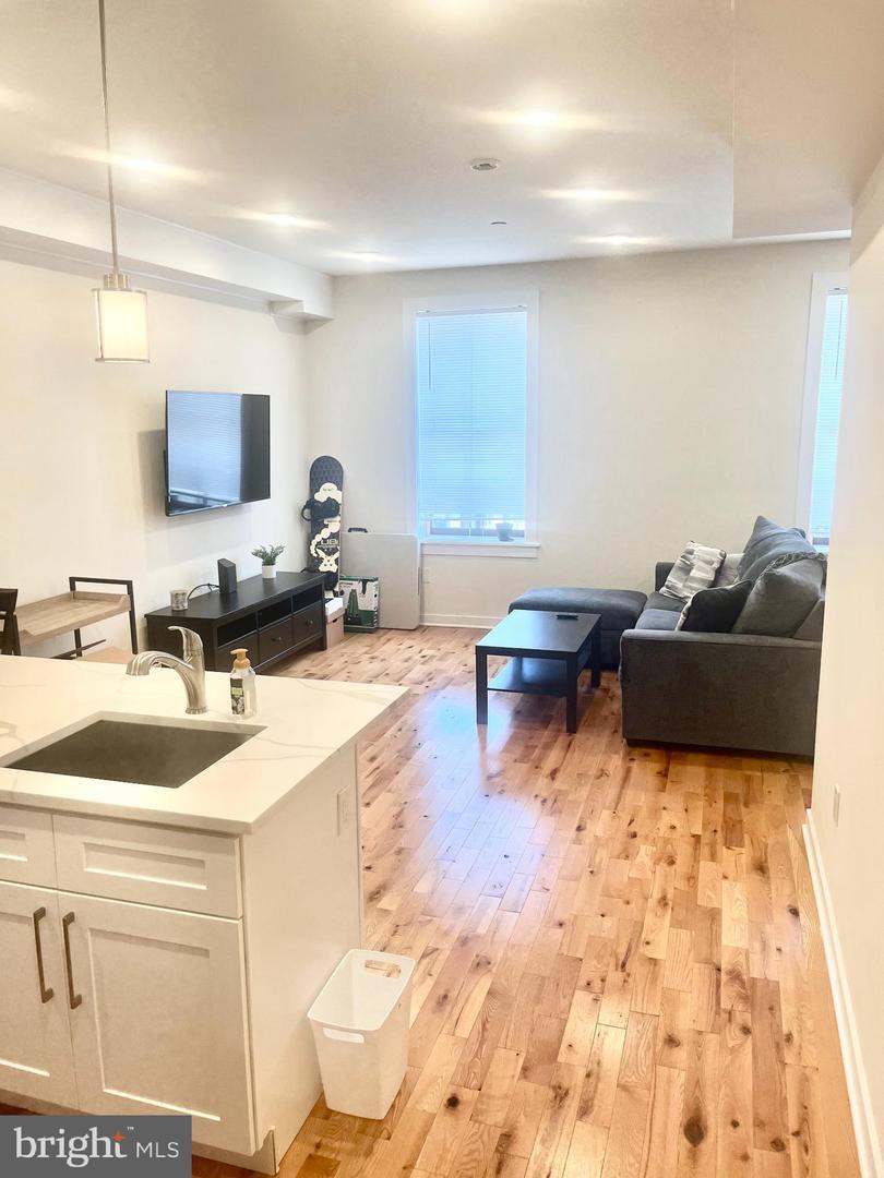 Property Photo:  1918 Fairmount Avenue 102  PA 19130 