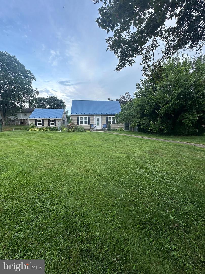 Property Photo: 914 E Cherry Street PA 17078