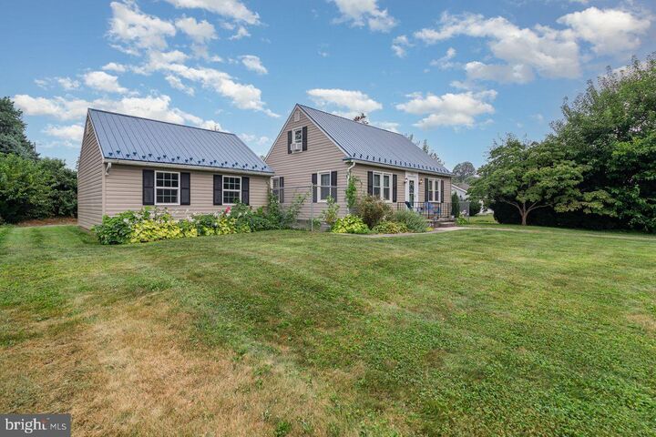 Property Photo: 914 E Cherry Street PA 17078