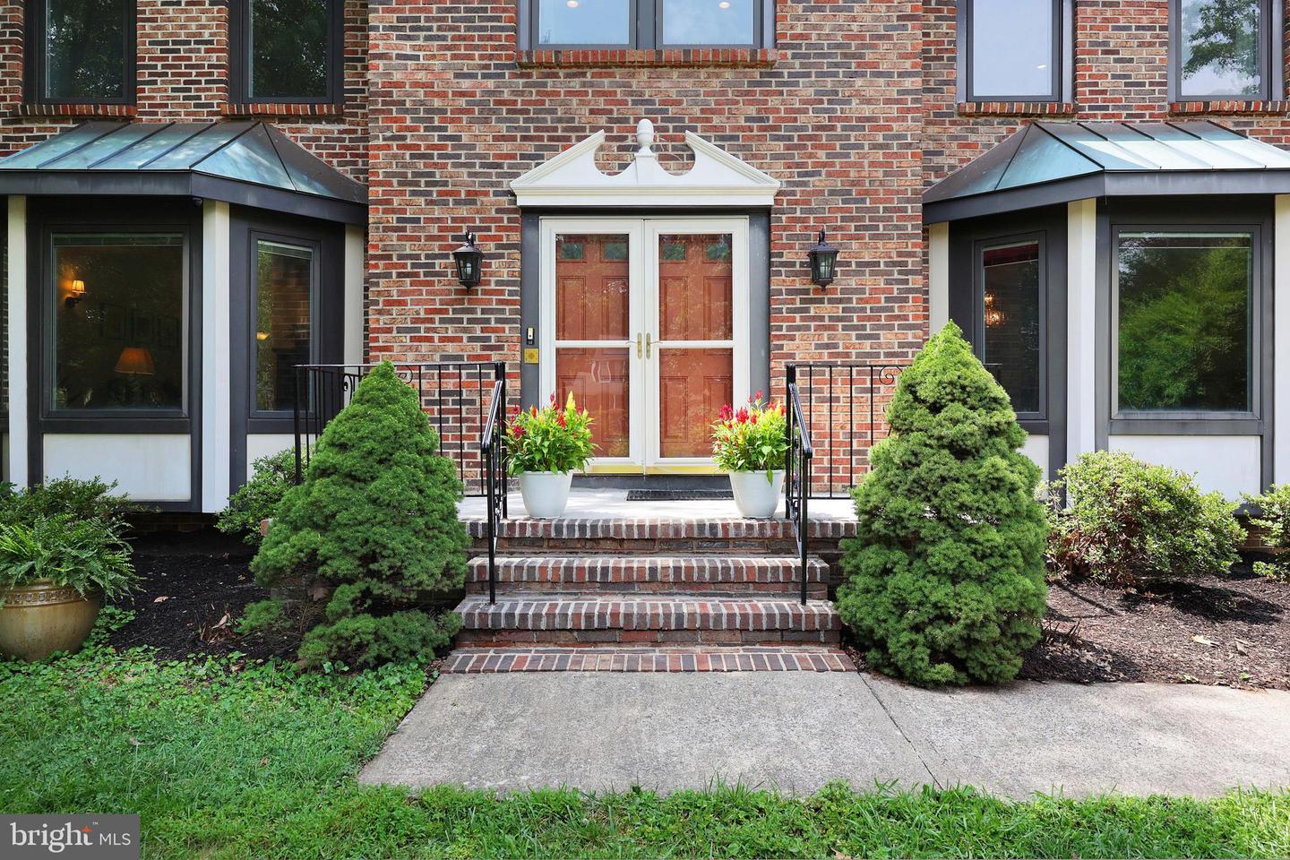 Property Photo:  43 Benford Drive  NJ 08550 