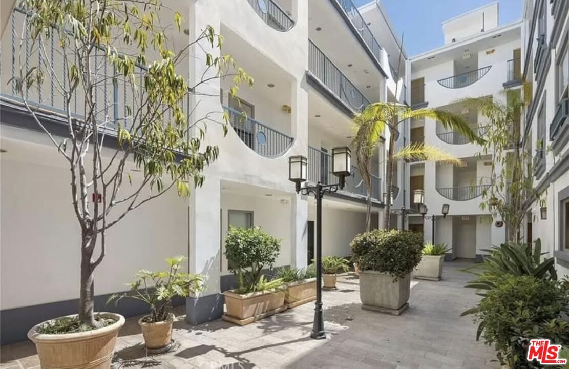 1621 Barry Ave  Los Angeles CA 90025 photo