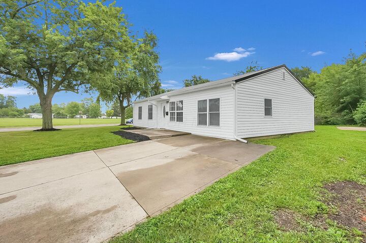 Property Photo:  565 Nassau Drive  OH 43302 