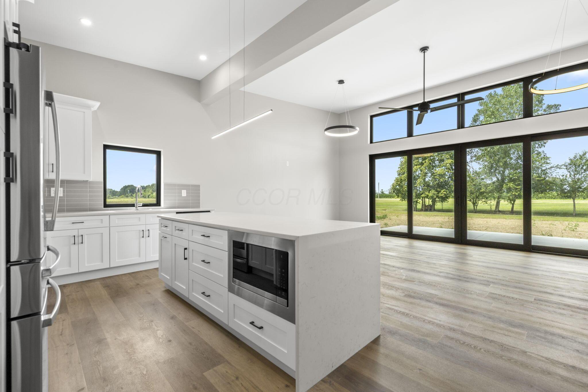 Property Photo: 327 County Road 21 OH 43003