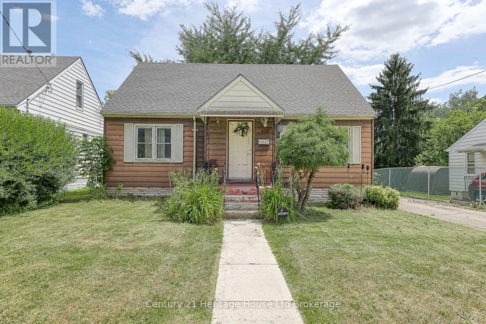 252 Fifth Avenue  Woodstock (Woodstock - South) ON N4S 2G1 photo