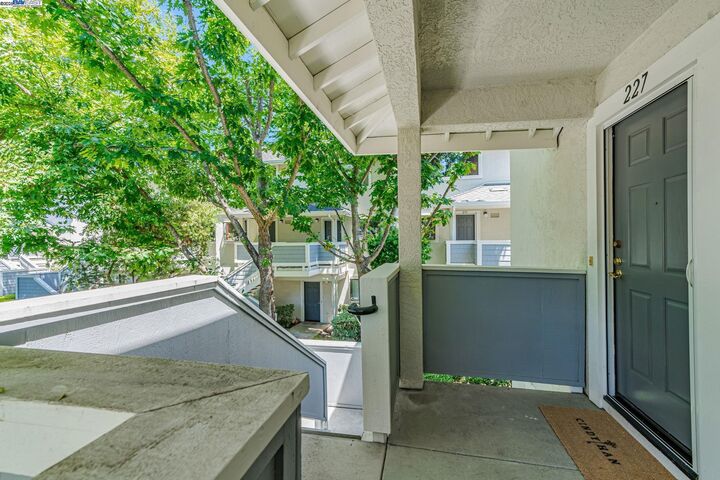 Property Photo:  2584 Oak Rd 227  CA 94597 