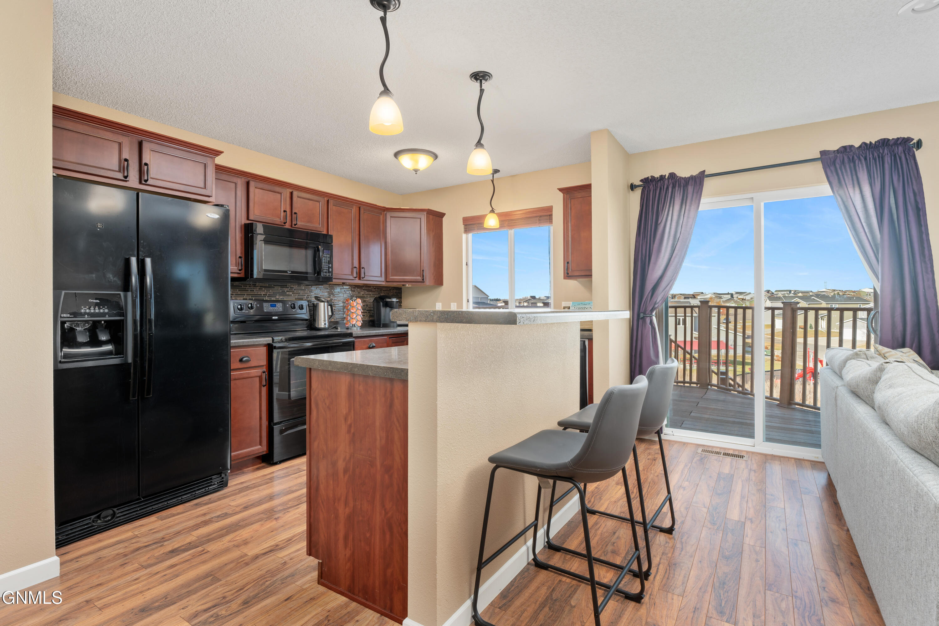 Property Photo: 1008 E Lasalle Drive ND 58503