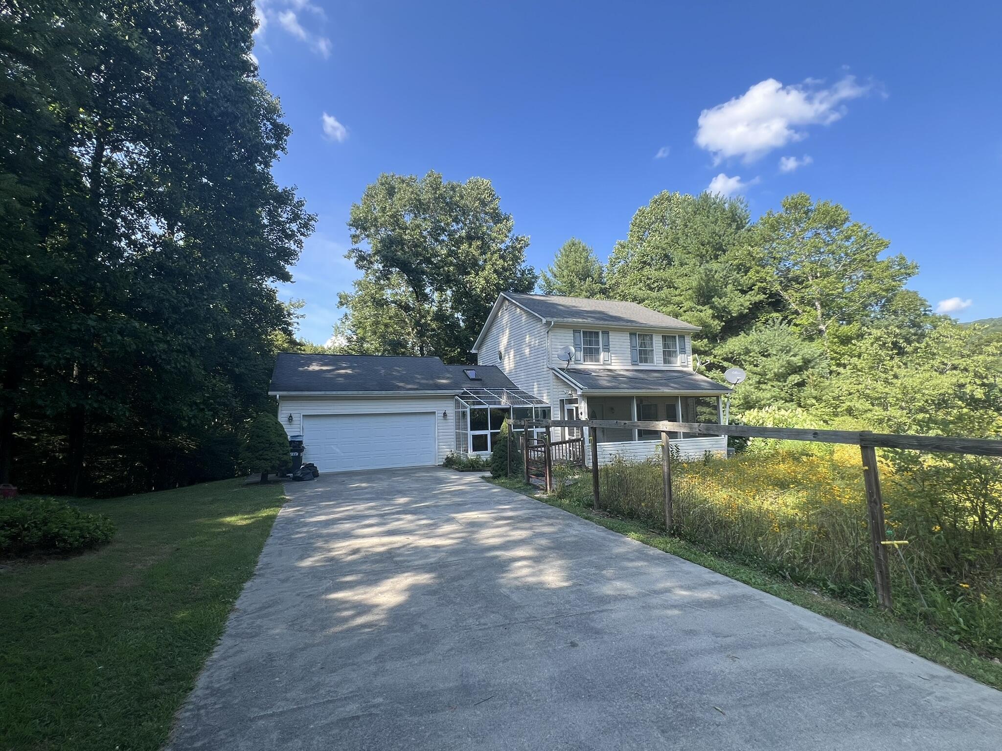 Property Photo:  283 Stonehouse Woods Dr  WV 24925 