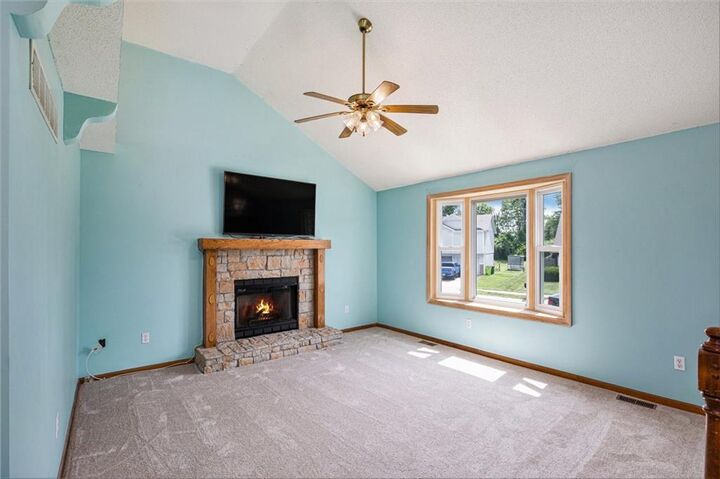 Property Photo:  812 Applewood Lane  MO 64012 