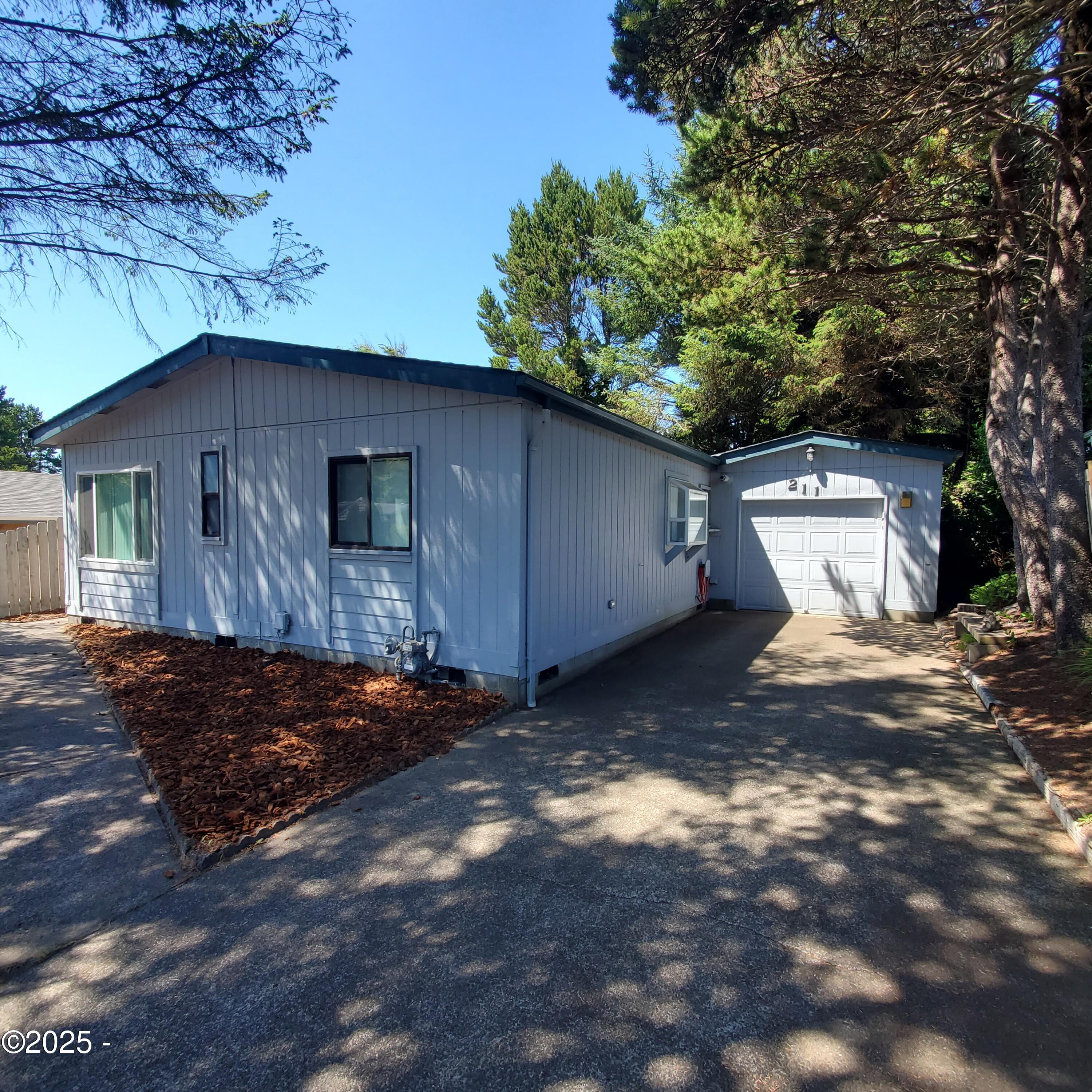 Property Photo: 211 NE 70th Street OR 97365