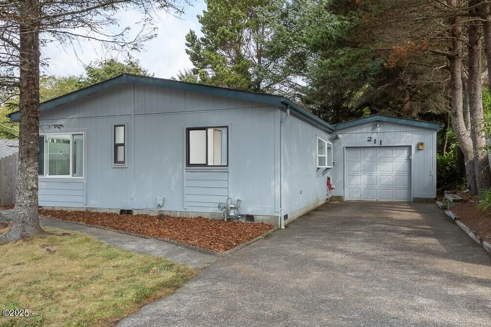 Property Photo:  211 NE 70th Street  OR 97365 