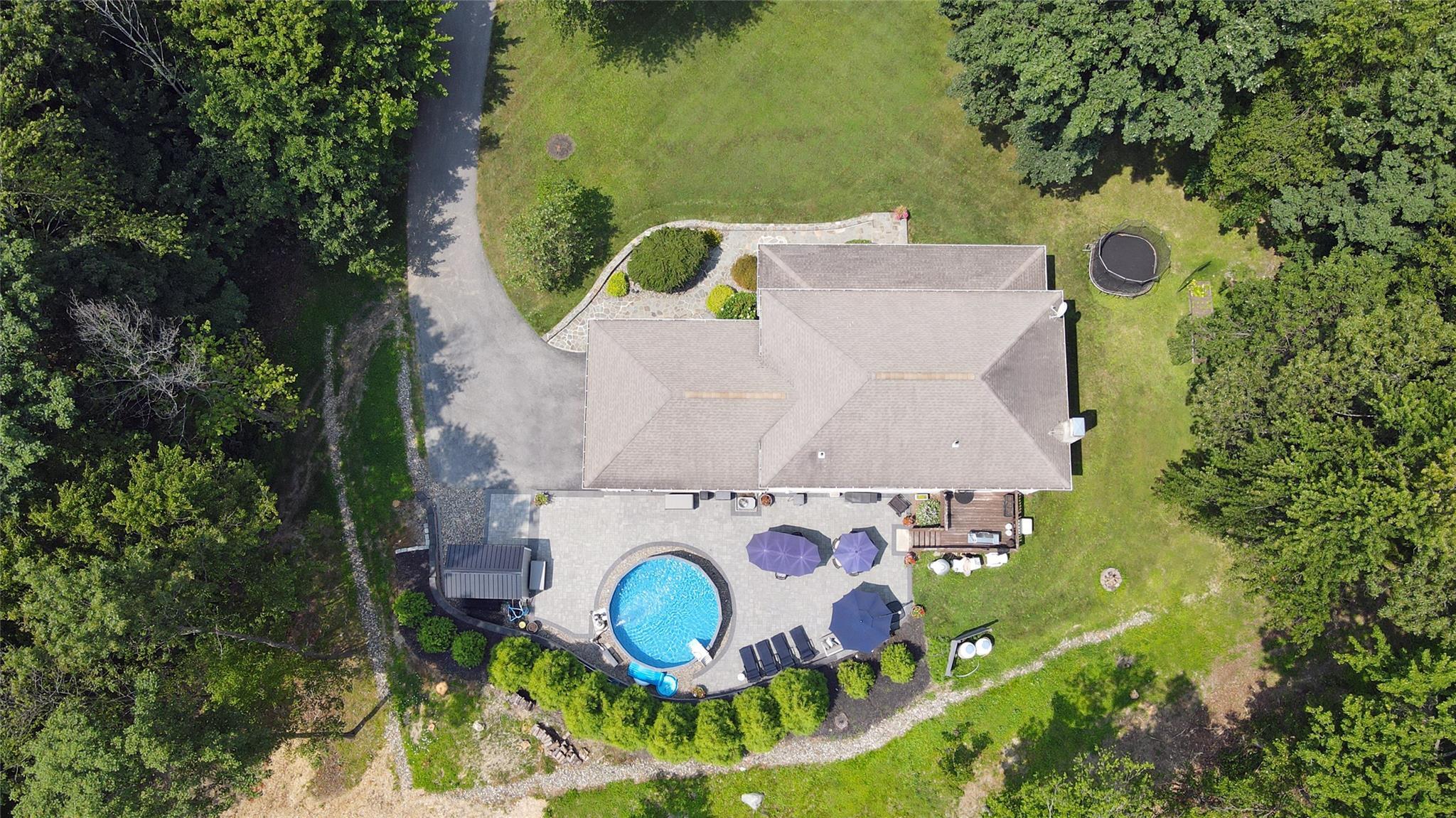 Property Photo:  5 Rosell Court  NY 12540 