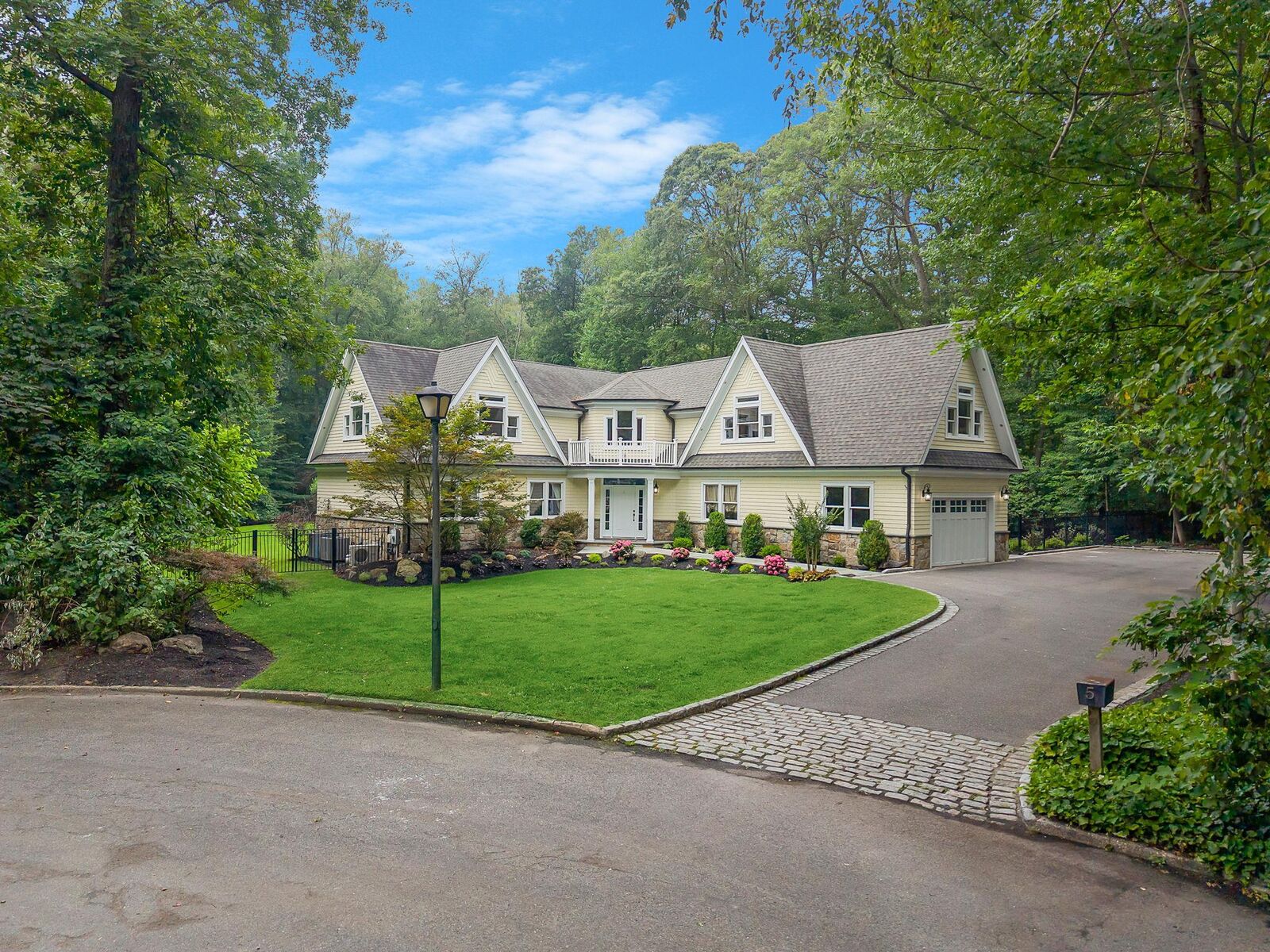 Property Photo:  5 Ivory Court  NY 11731 