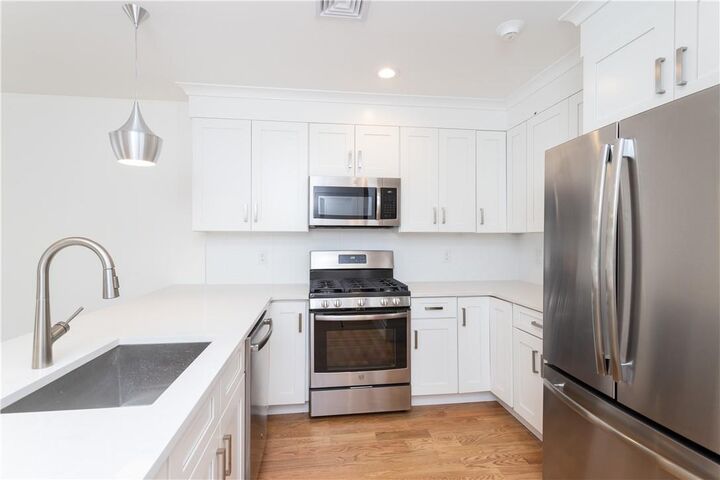 Property Photo: 121 Fisher Avenue 6 NY 10606