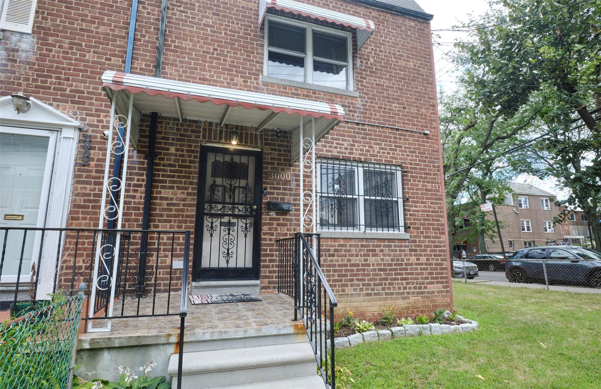Property Photo: 3000 Radcliff Avenue NY 10469
