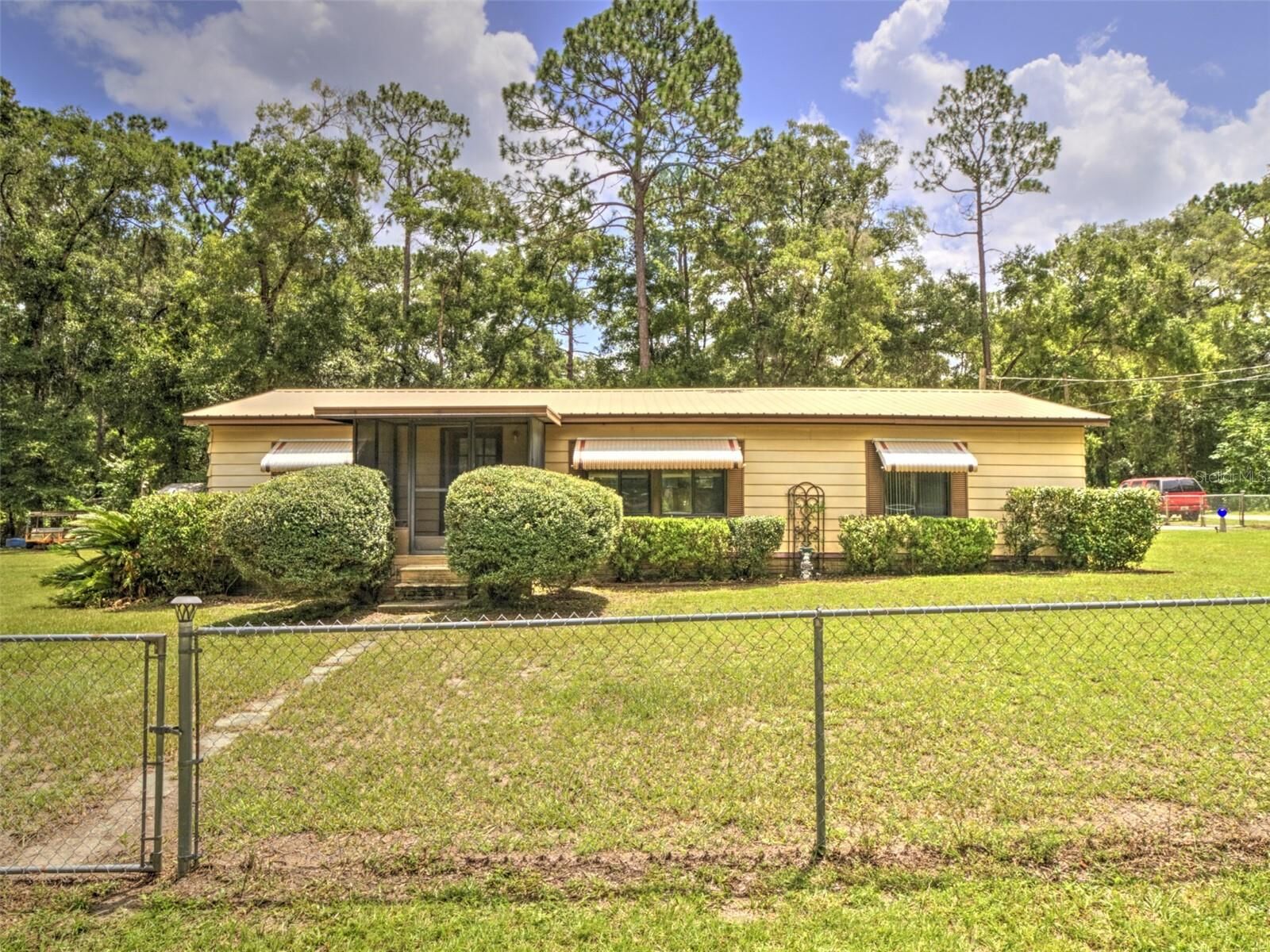 Property Photo: 125 NW 137th Terrace FL 34482