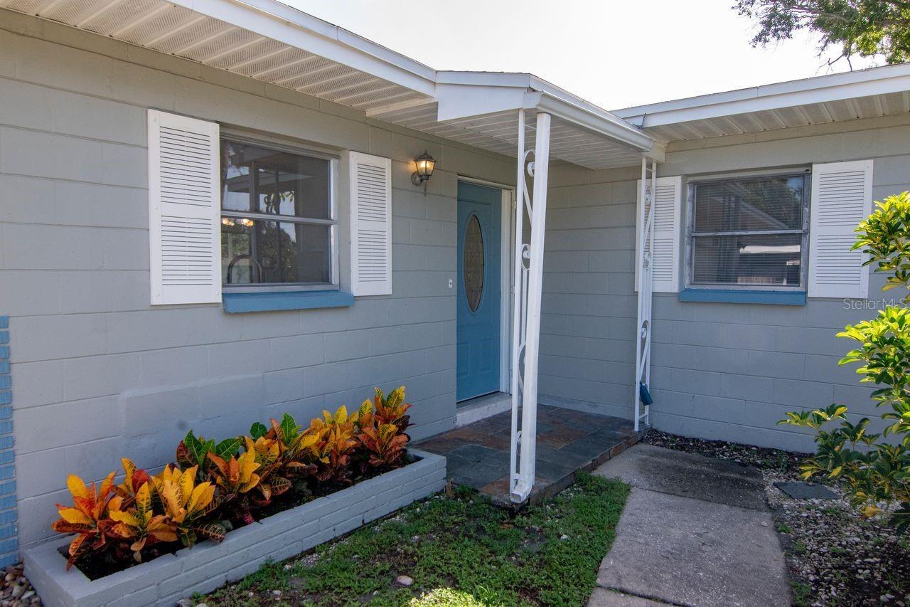 Property Photo: 4717 W Coachman Avenue FL 33611