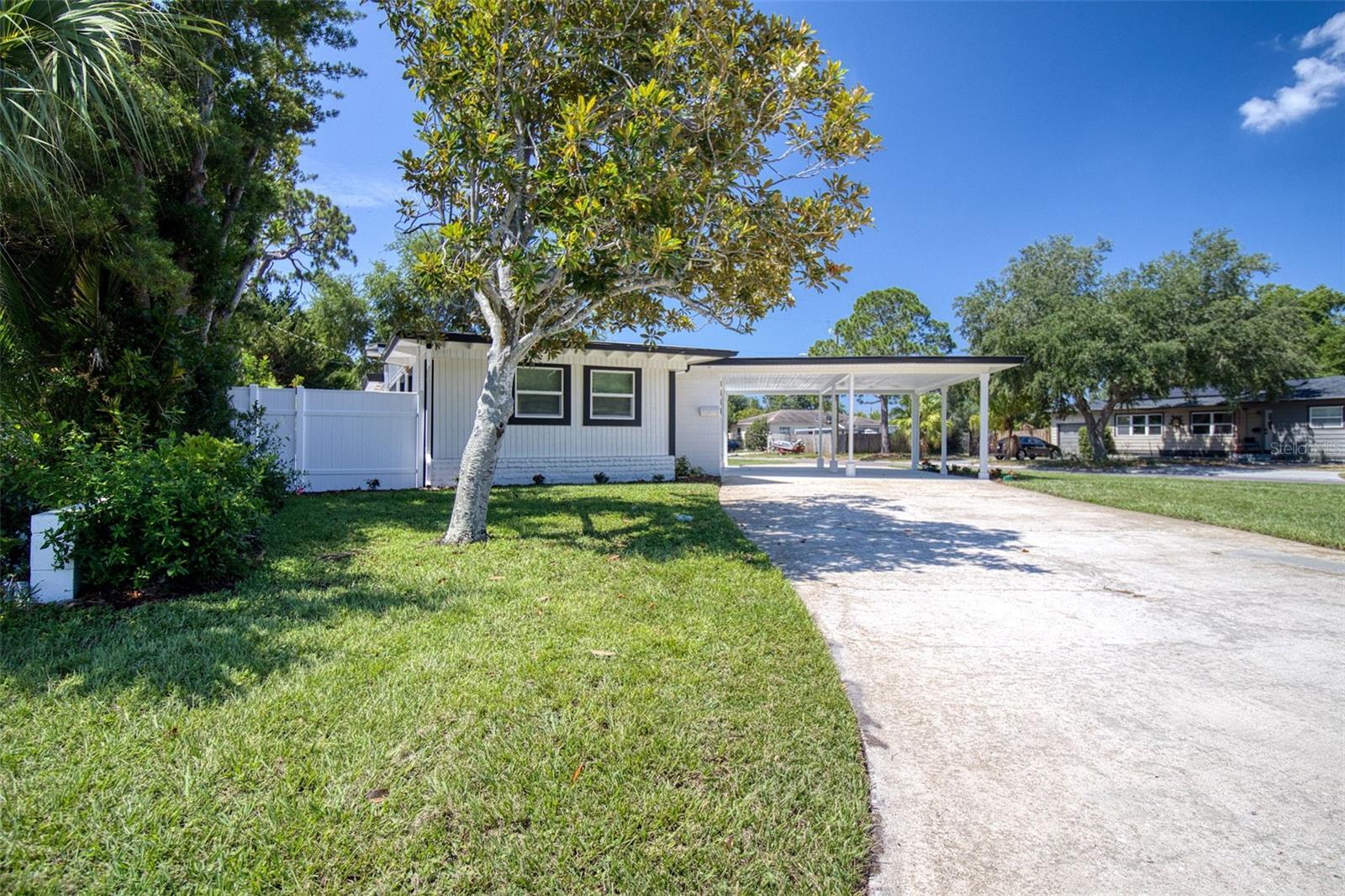 Property Photo: 5670 10th Avenue N FL 33710
